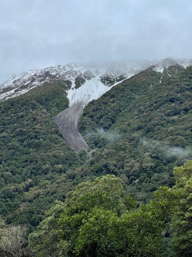 Basic, Super 'Cosy' Cabin In The Middle Of National Park And Mountains Apartment Otira Ngoại thất bức ảnh